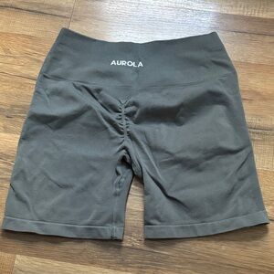 Aurola Shorts